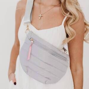 NEW PRETTY SIMPLE jolie puffer belt bag in light grey